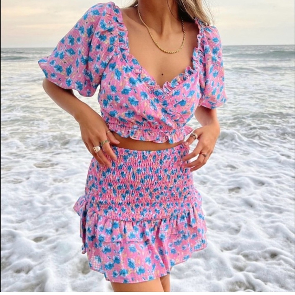 Vestique Pink Floral Crop Top & Smocked Skirt Set Size Small